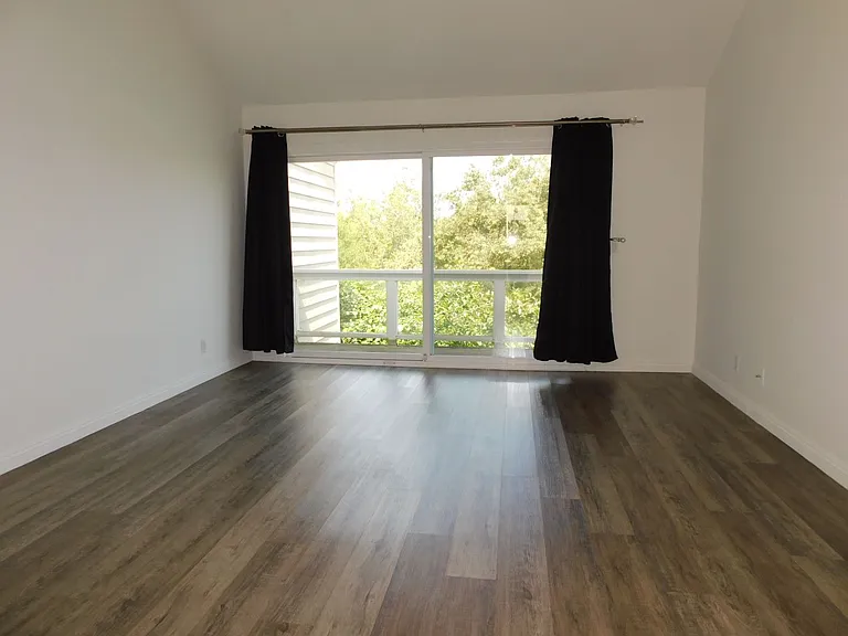 5 Lakefront — Photo 15