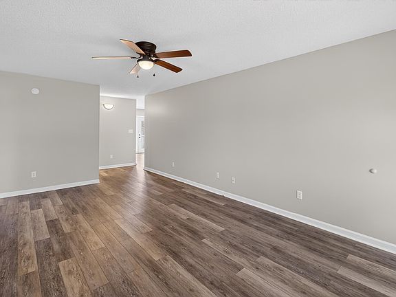 4th image of 407 Walnut Rd