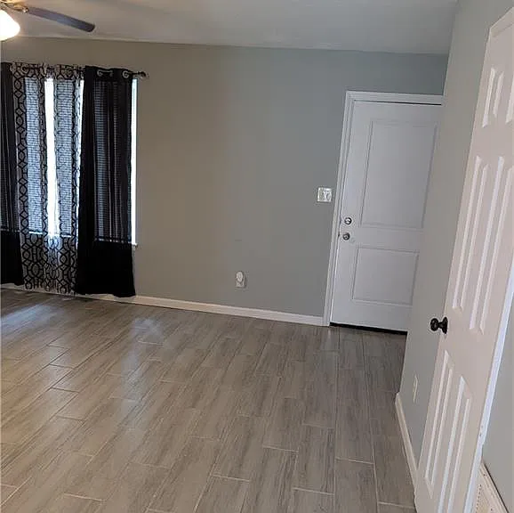 201 Peyton Pl SW — Photo 3