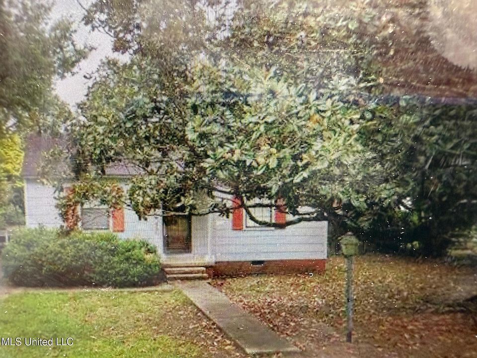 2nd image of 411 Giddens St