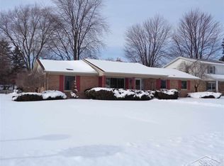 1169 Kentford Dr W, Saginaw, MI