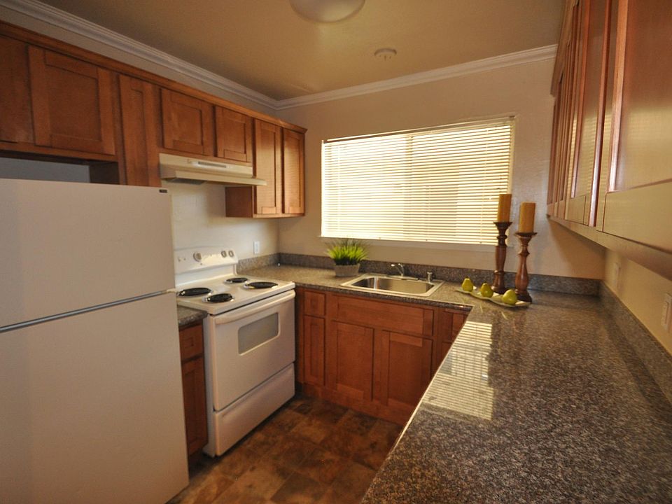 1st image of 1476 Creekside Dr