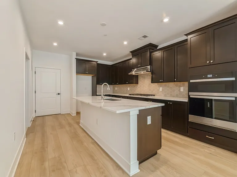 2107 Donatello Dr — Photo 18