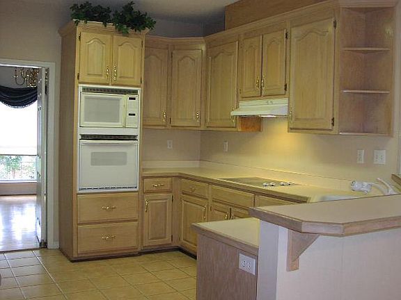 3rd image of 721 Prestwick Dr
