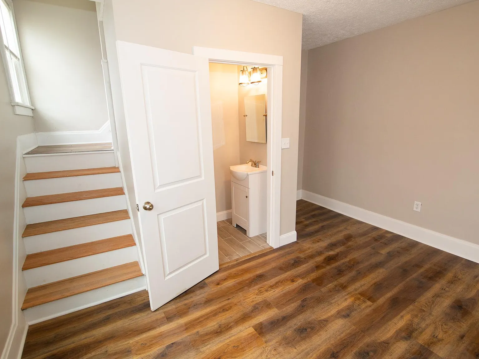 3 bed, 1.5 bath, 1300 sqft, $1,650 — Photo 4