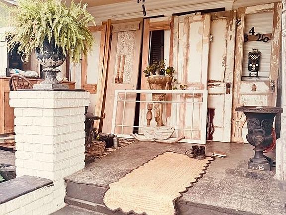 2nd image of 3426 McIlhenny St