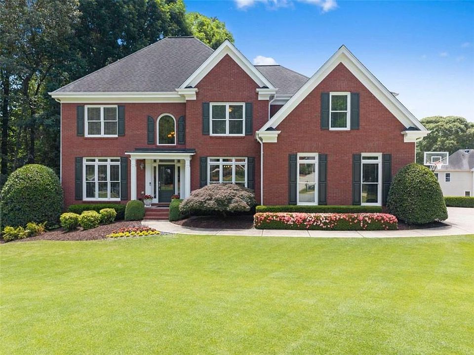 1st image of 1332 Napier Close