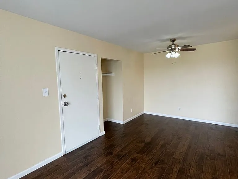 Abbott Acres Apartments — Photo 34