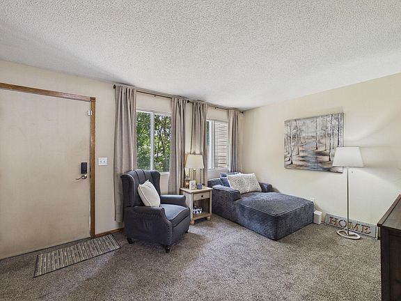 4th image of 1467 Goodwin Ave N
