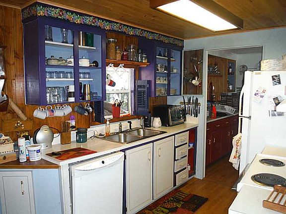 2nd image of 83 Redwood Dr #3