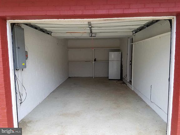 3rd image of 4907 Kirkdale Dr