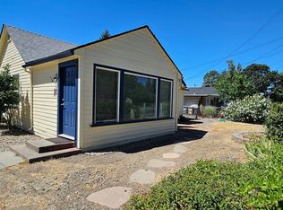 909 1/2 SW Bridge St, Grants Pass, OR 97526
