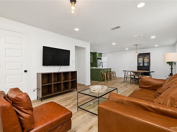 3rd image of 1018 Ebony Ave