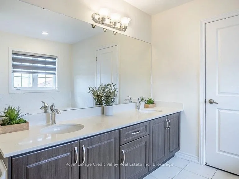 2207 Lozenby St — Photo 8