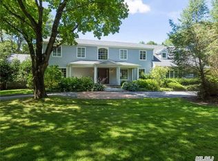 8 Donna Dr, Oyster Bay, NY 11771