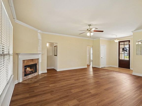 4th image of 412 Del Sol Ct