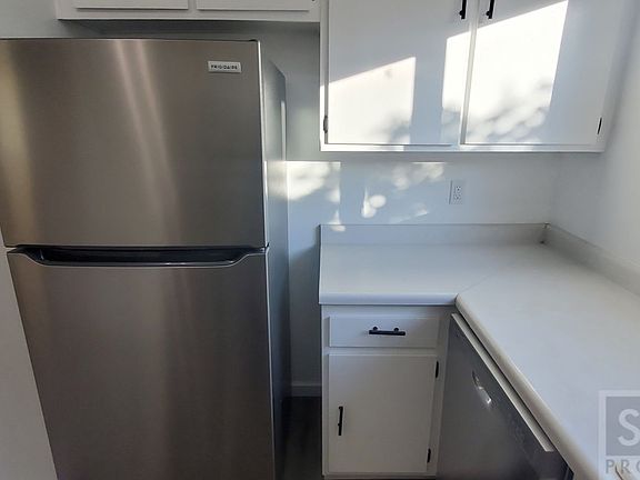 5th image of 1026 W Hermosa St