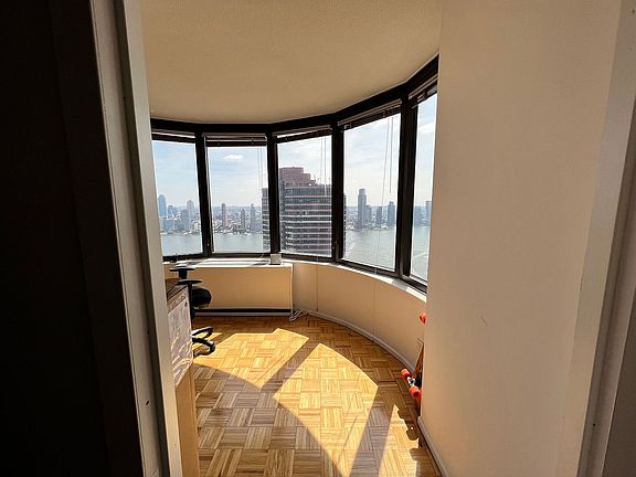 4th image of 330 E 38th St APT 42M