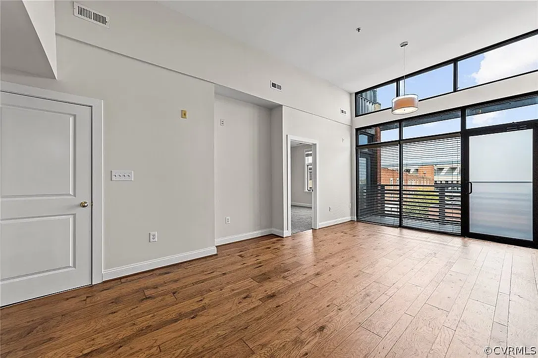 2 bed, 990 sqft, $2,350 — Photo 3