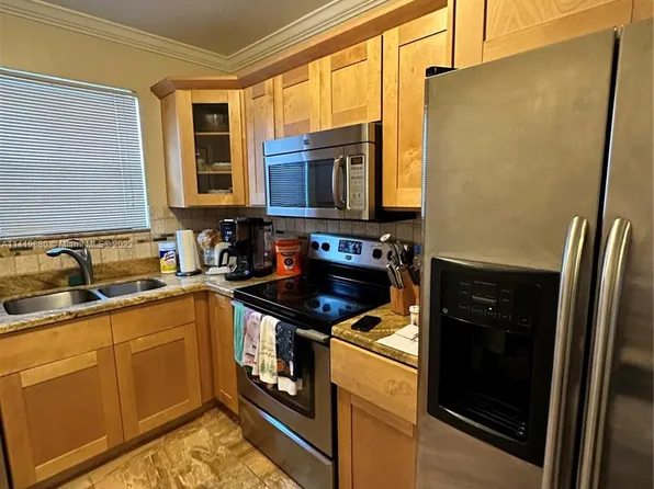 2270 Havana Dr, Hollywood, FL 33023