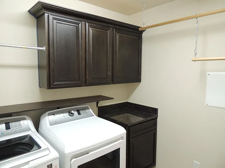 5706 Champions Dr — Photo 43