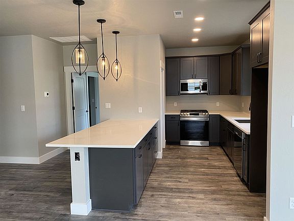 2nd image of 811 Apple Glen Dr