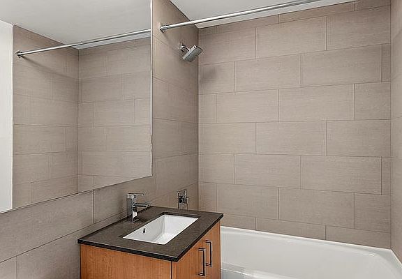 5th image of 8 Spruce St APT 26E