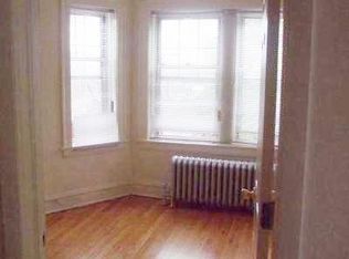 6425 N Richmond St APT 2E, Chicago, IL 60645