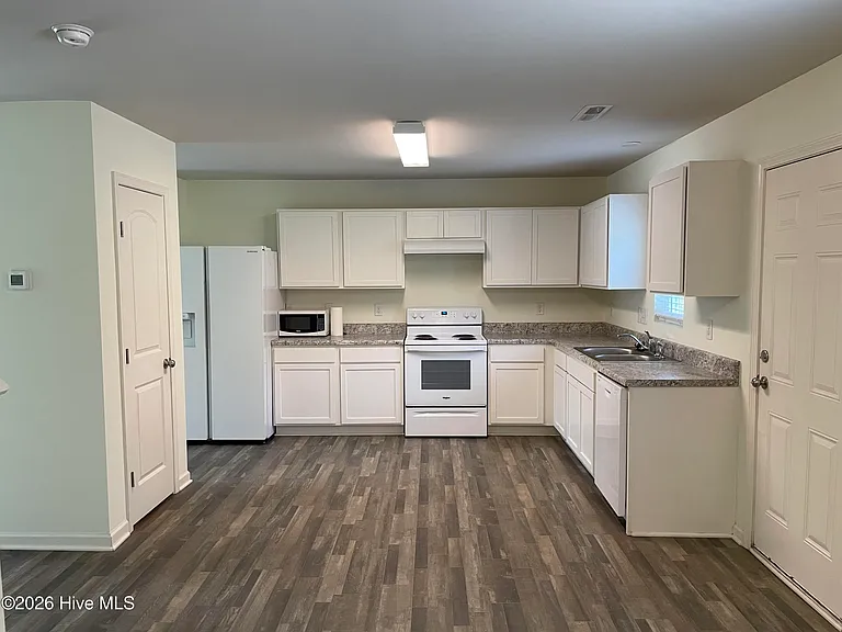 75 SW Shamrock Dr — Photo 8