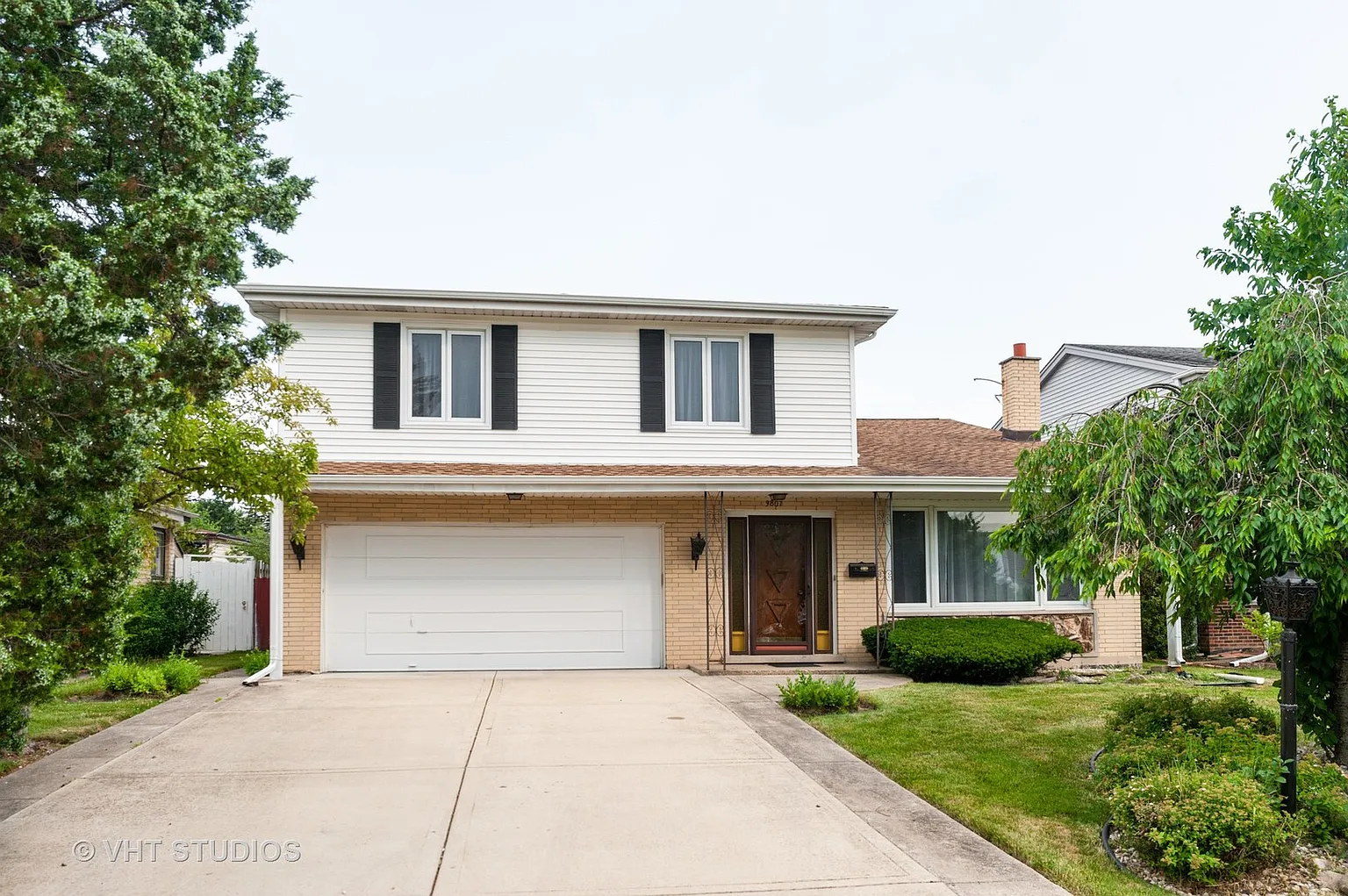 9807 N Lauren Ln photo 1