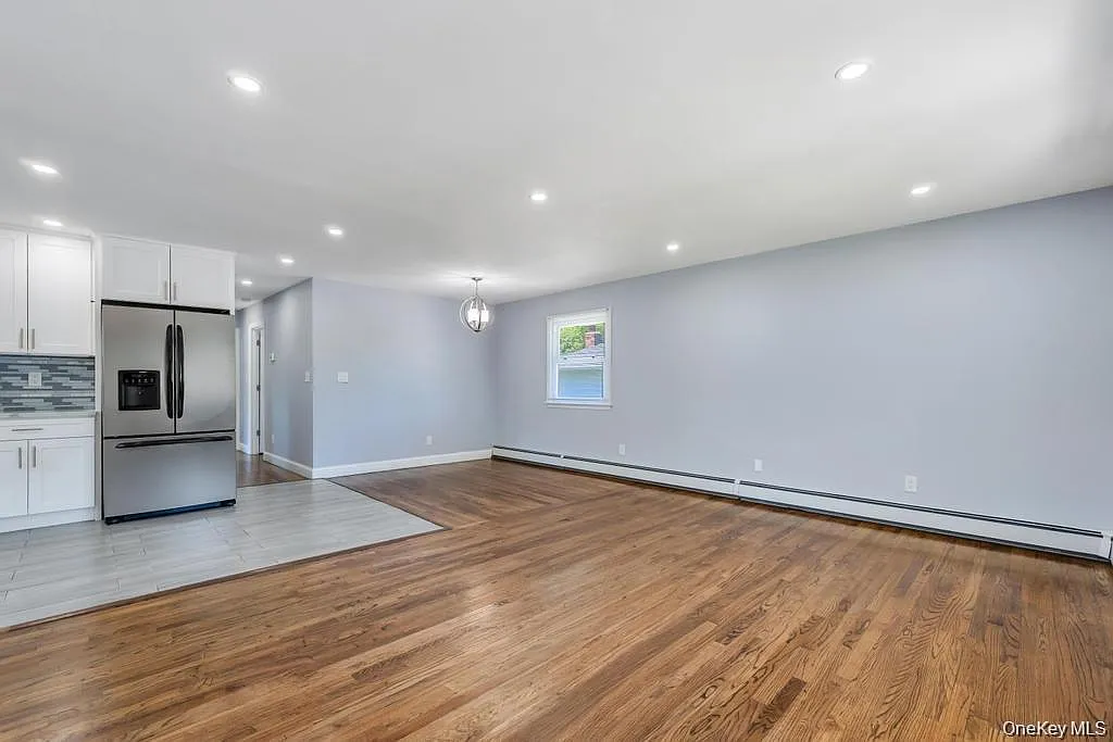 3 bed, 1.0 bath, 1000 sqft, $3,300 — Photo 4