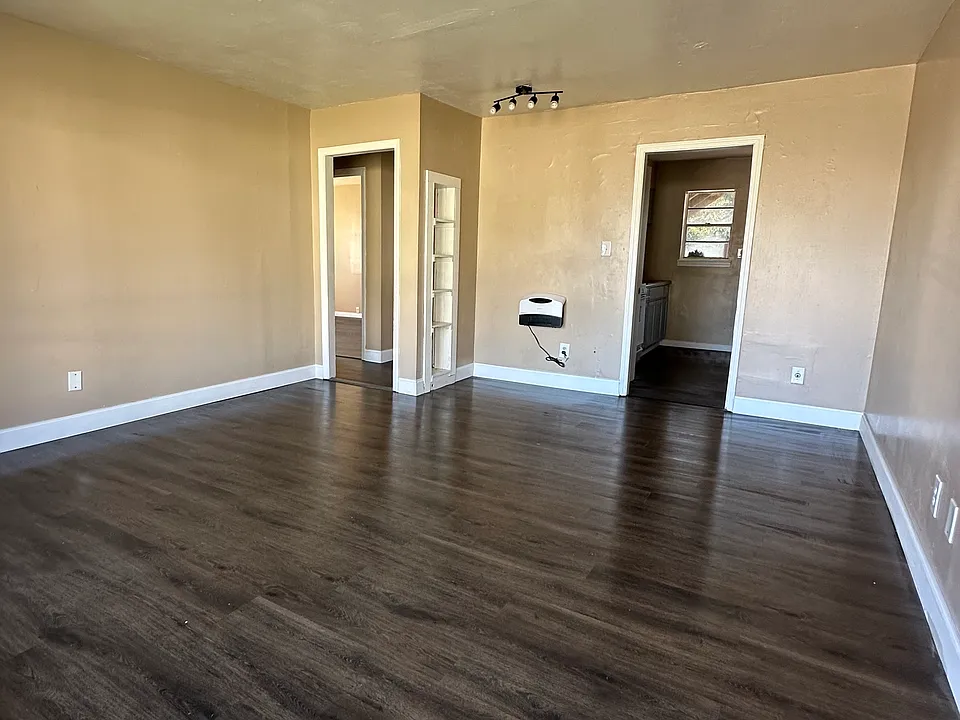 701 N Sampson Ave #3