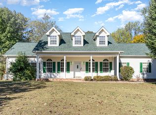 602 Red Fox Ct, Burns, TN 37029