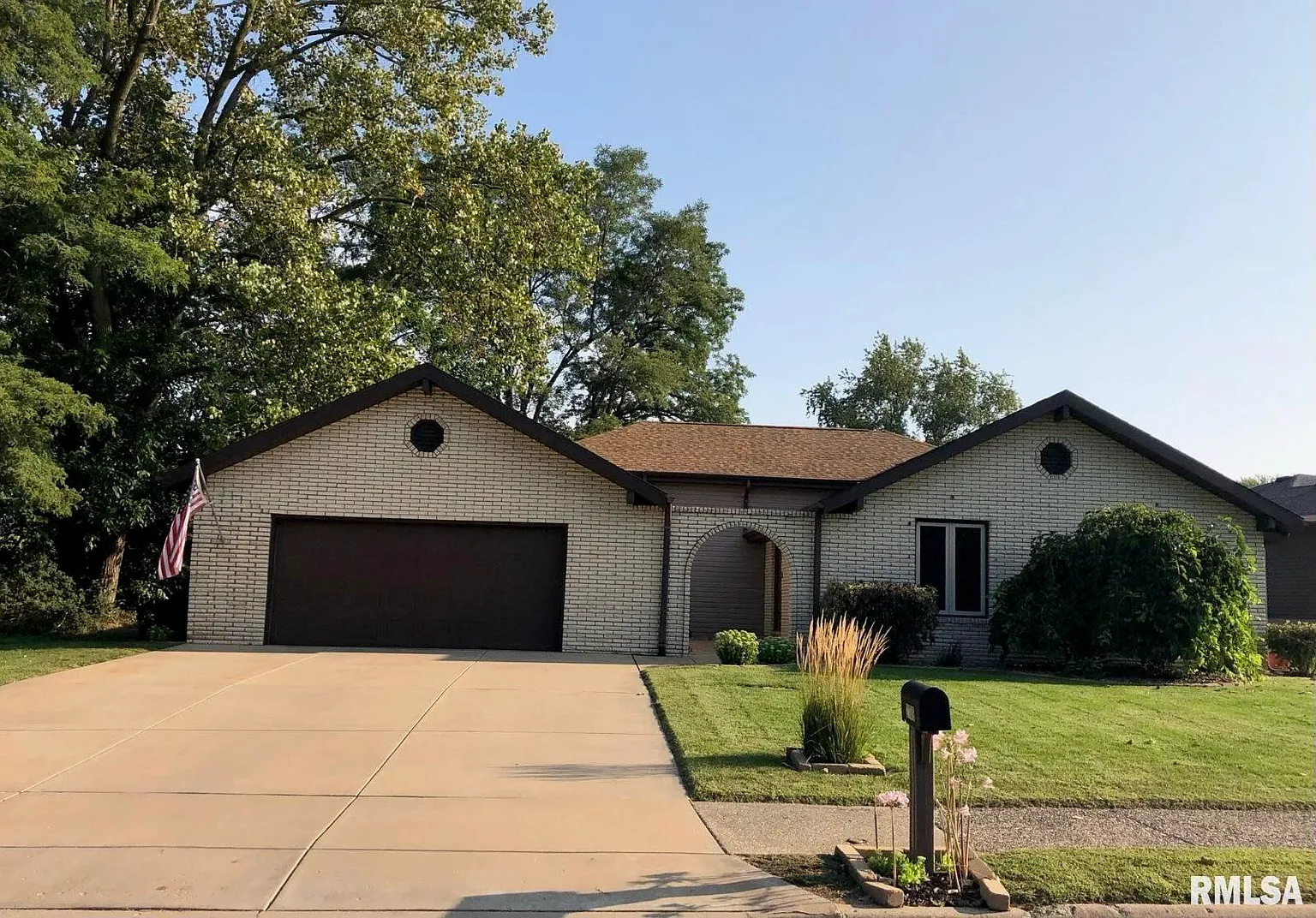 2106 Highwood Ave photo 1