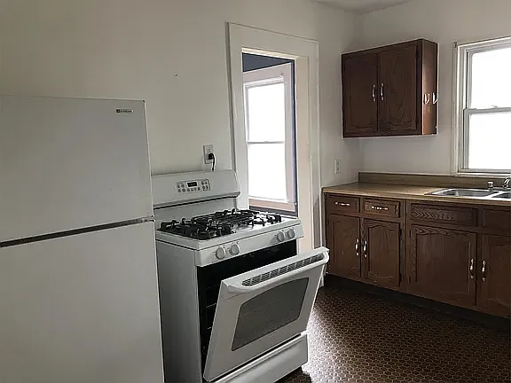 2 bed, 864 sqft, $1,350 — Photo 2