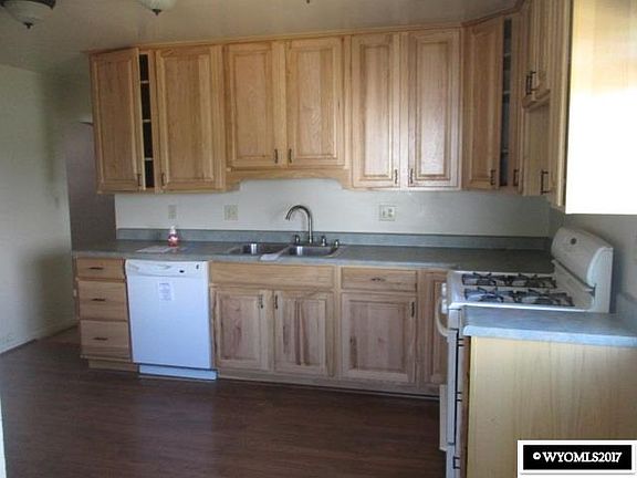 5th image of 1147 Wyoming St