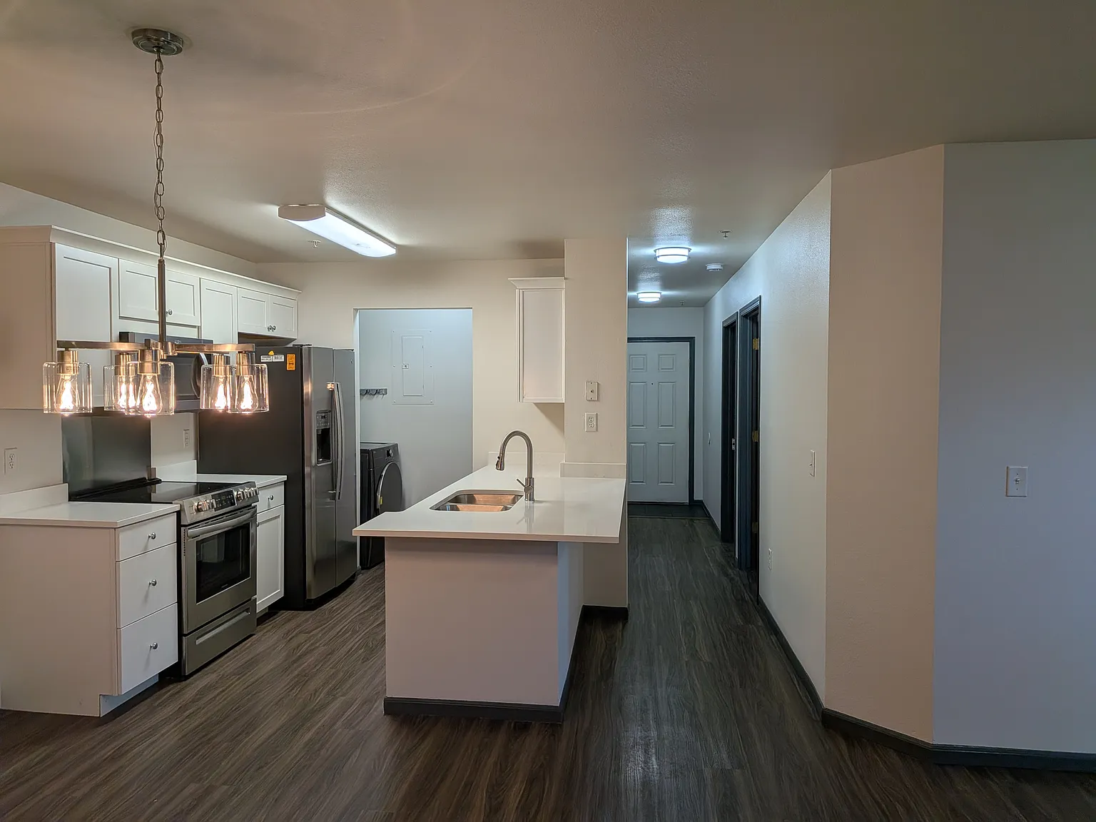 3 bed, 1055 sqft, $2,195 — Photo 1