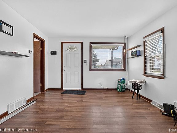 4th image of 15252 Drysdale St