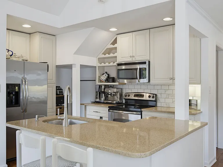 2212 Rumson Rd — Photo 16
