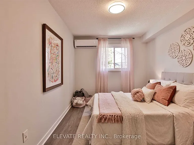 2131 Dufferin St — Photo 22