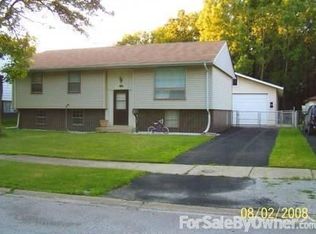107 E Maple Dr, Glenwood, IL