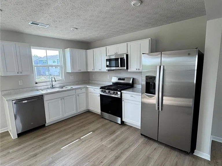 4034 Hemlock Ct — Photo 16