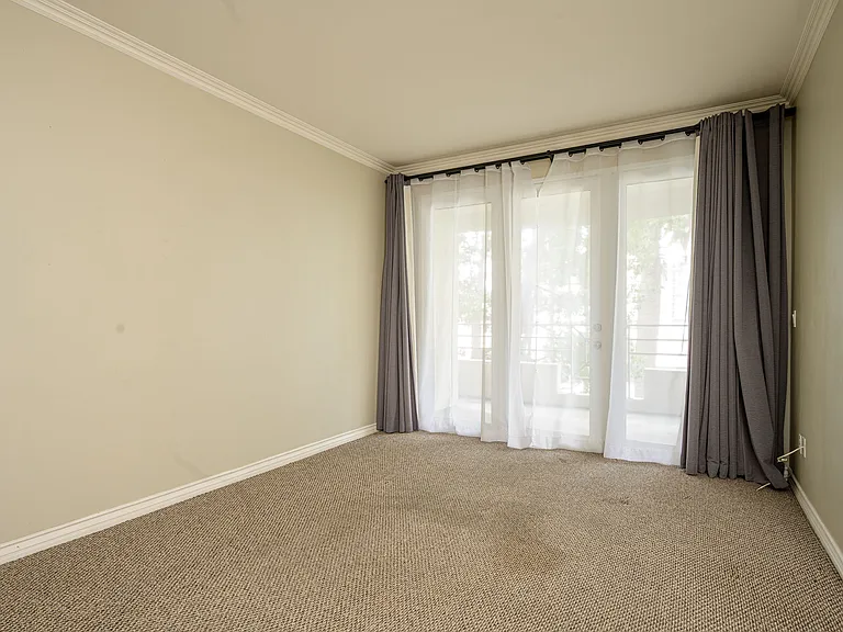 2233 Martin #213 — Photo 12