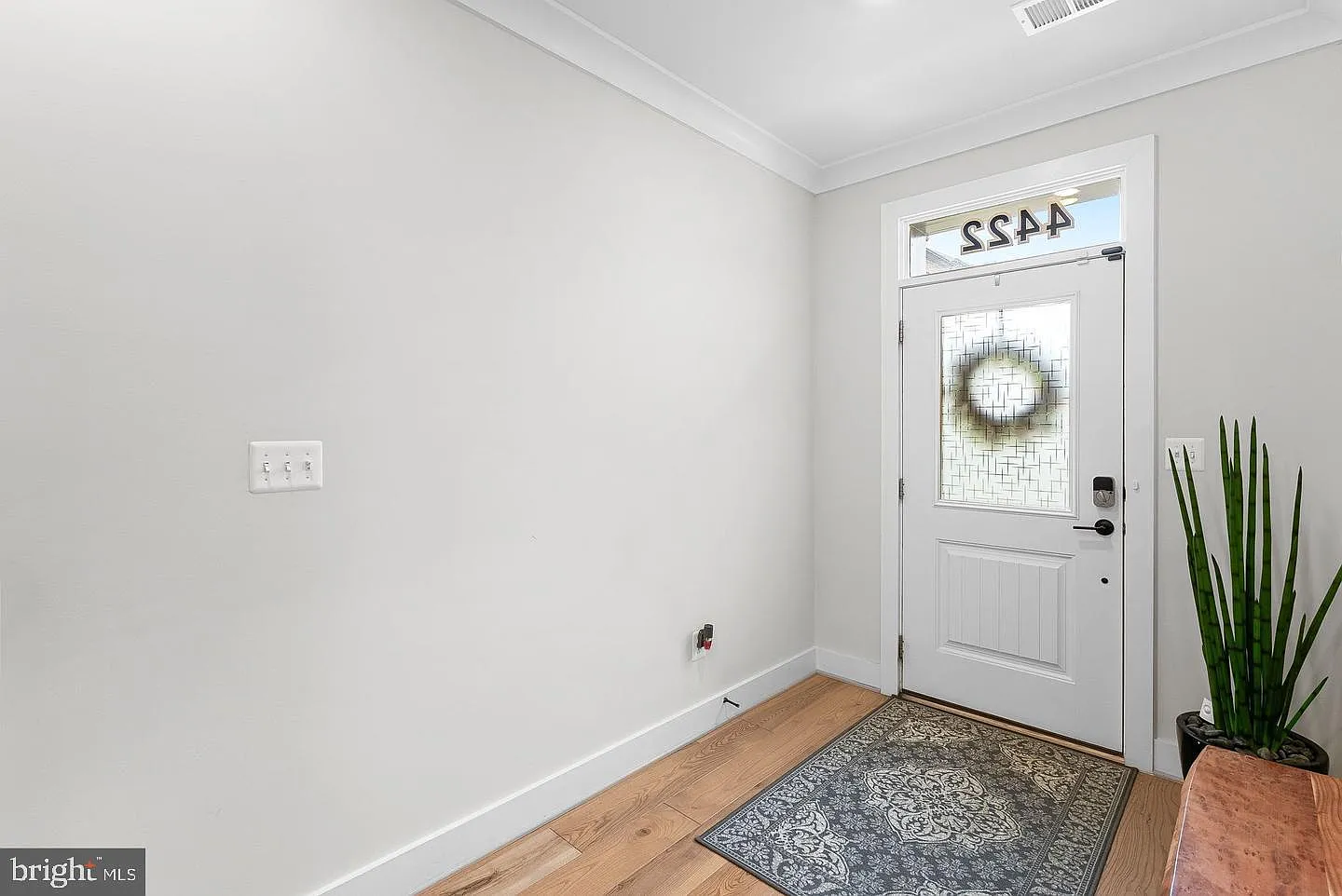 4 bed, 5.0 bath, 2367 sqft, $4,500 — Photo 3