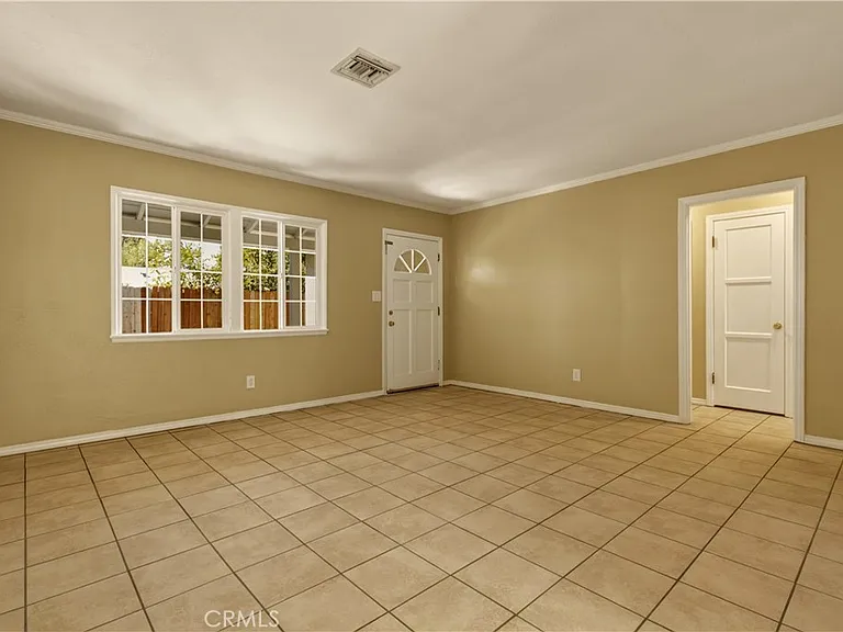 17723 Horace St — Photo 4