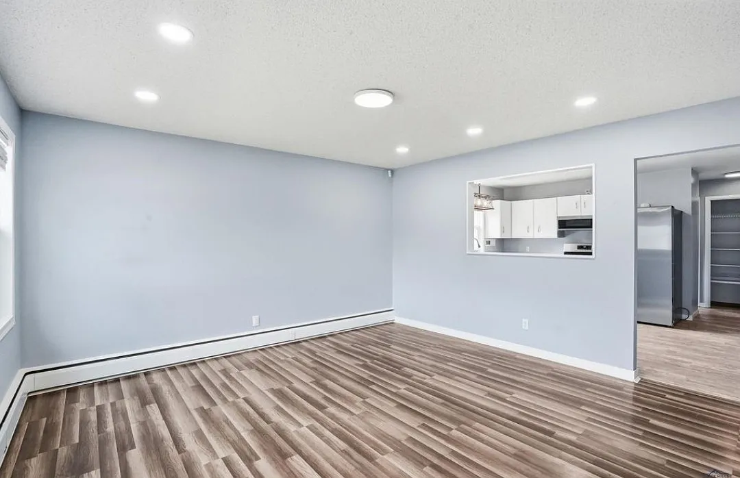 3 bed, 1008 sqft, $1,900 — Photo 4