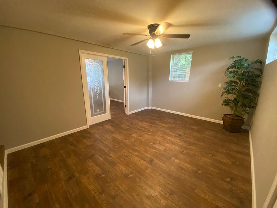 Large Lower Bedroom with private entrance.