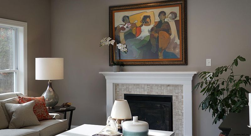 3rd image of 23 MALLORY Way