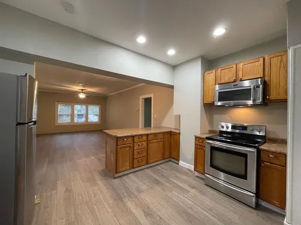 12 7th Ave SE, Minot, ND 58701