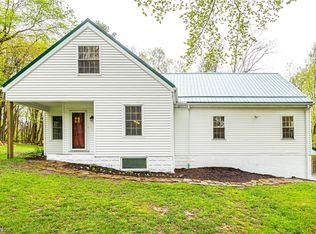 9883 Fairmount Rd, Newbury, OH 44065